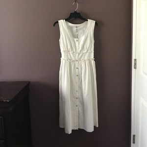 White sleeveless linen dress